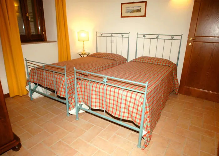 Residenza Torre Acquatino アパートホテル スペッロ